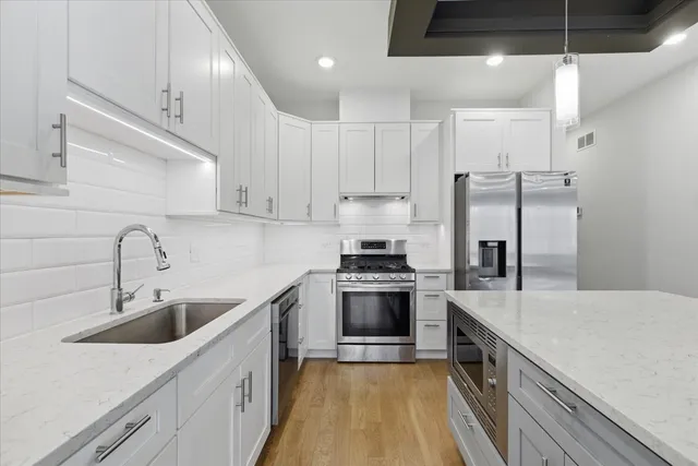 $3,950 | 4101 South Drexel Boulevard, Unit 101, Chicago, IL 60653