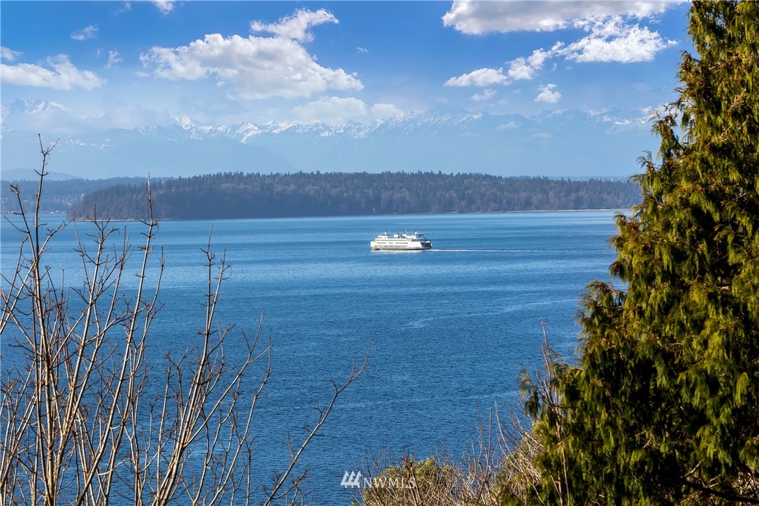 10430 47th Avenue Southwest Seattle, WA 98146 - Photo 2 of 24
