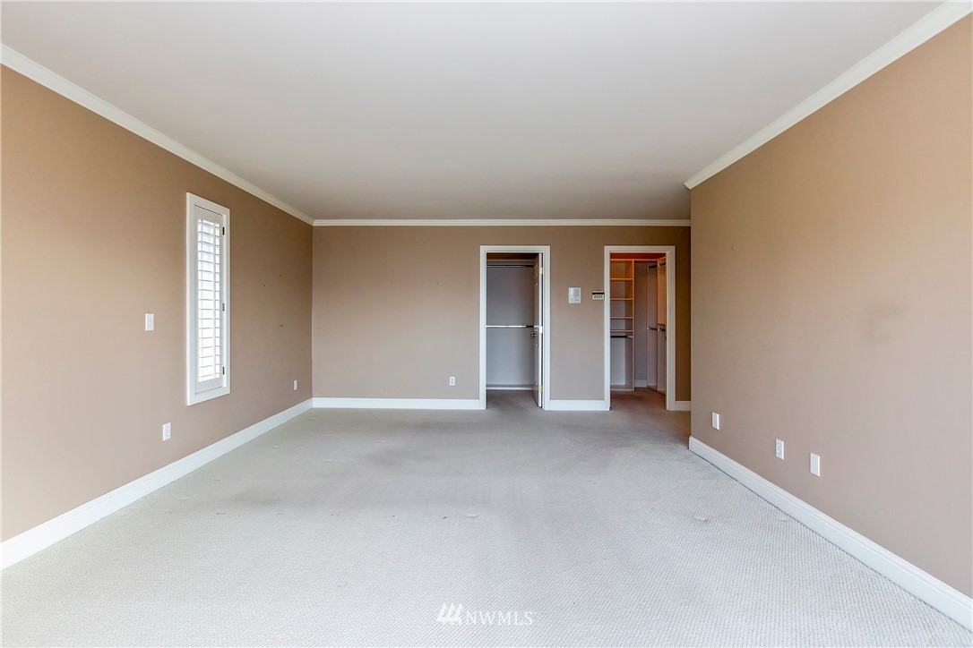 10430 47th Avenue Southwest Seattle, WA 98146 - Photo 11 of 24