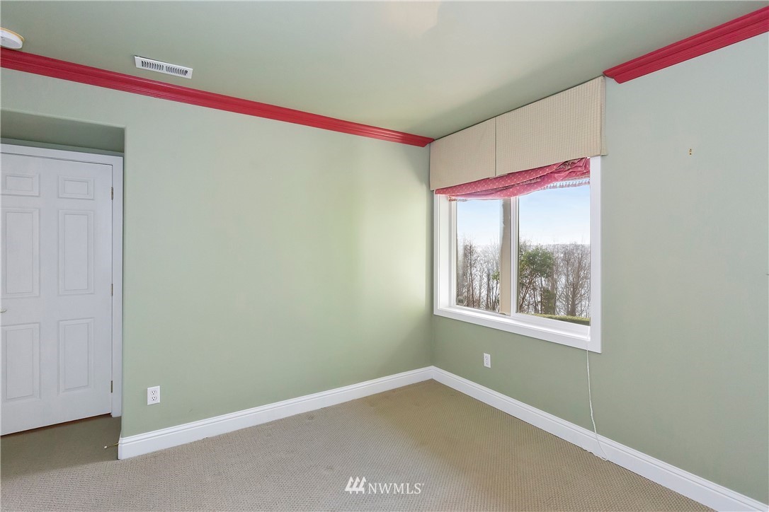 10430 47th Avenue Southwest Seattle, WA 98146 - Photo 19 of 24