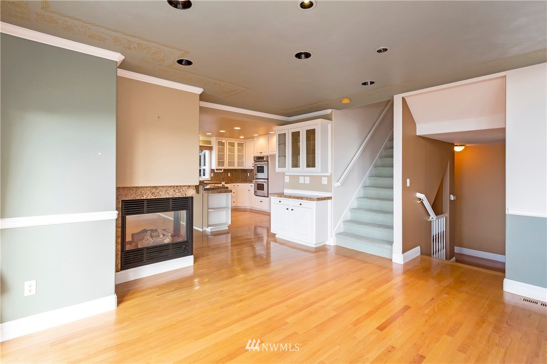 10430 47th Avenue Southwest Seattle, WA 98146 - Photo 4 of 24