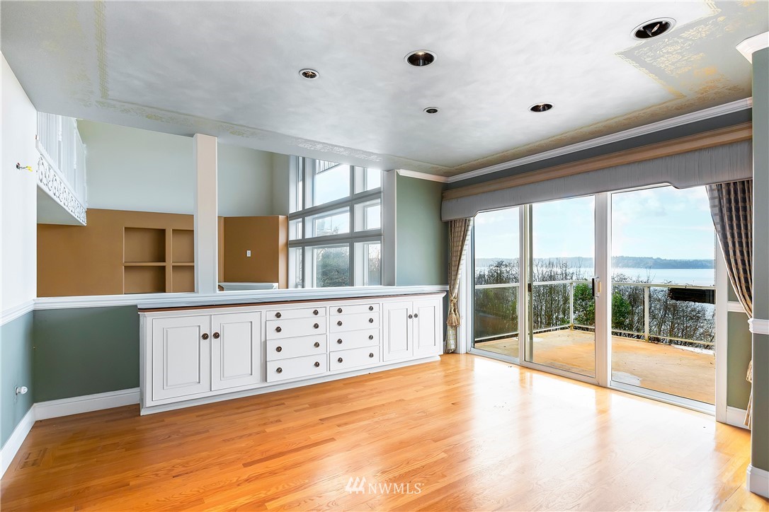 10430 47th Avenue Southwest Seattle, WA 98146 - Photo 7 of 24