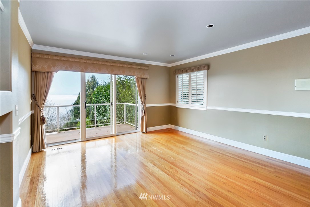 10430 47th Avenue Southwest Seattle, WA 98146 - Photo 8 of 24