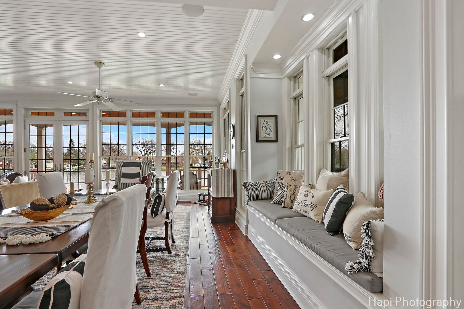 1828 Orchard Beach Road McHenry, IL 60050 - Photo 26 of 80 a living room with furniture