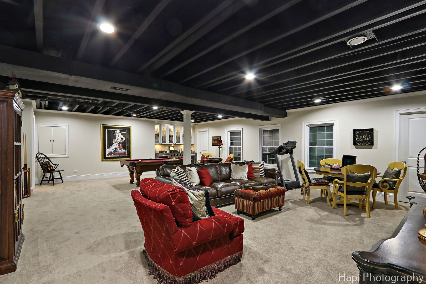 1828 Orchard Beach Road McHenry, IL 60050 - Photo 60 of 80 a living room with furniture