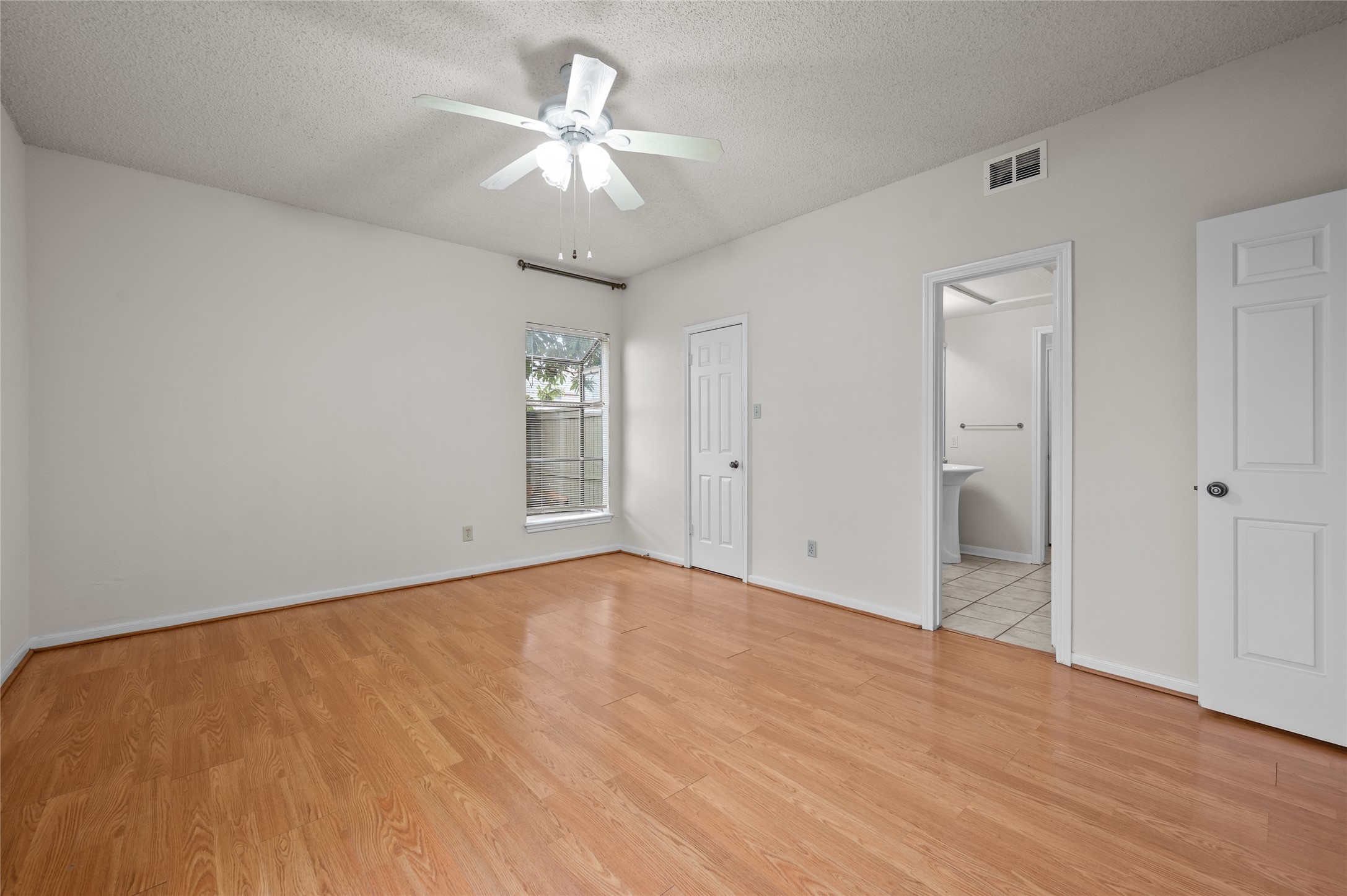 5718 Val Verde Street, Unit 1 Houston, TX 77057 - Photo 14 of 18