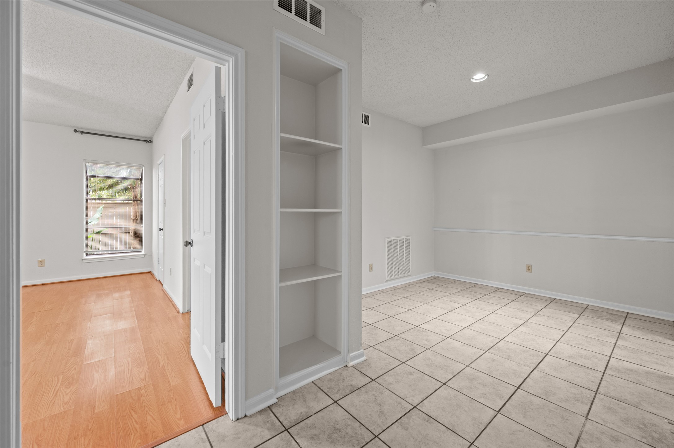 5718 Val Verde Street, Unit 1 Houston, TX 77057 - Photo 3 of 18