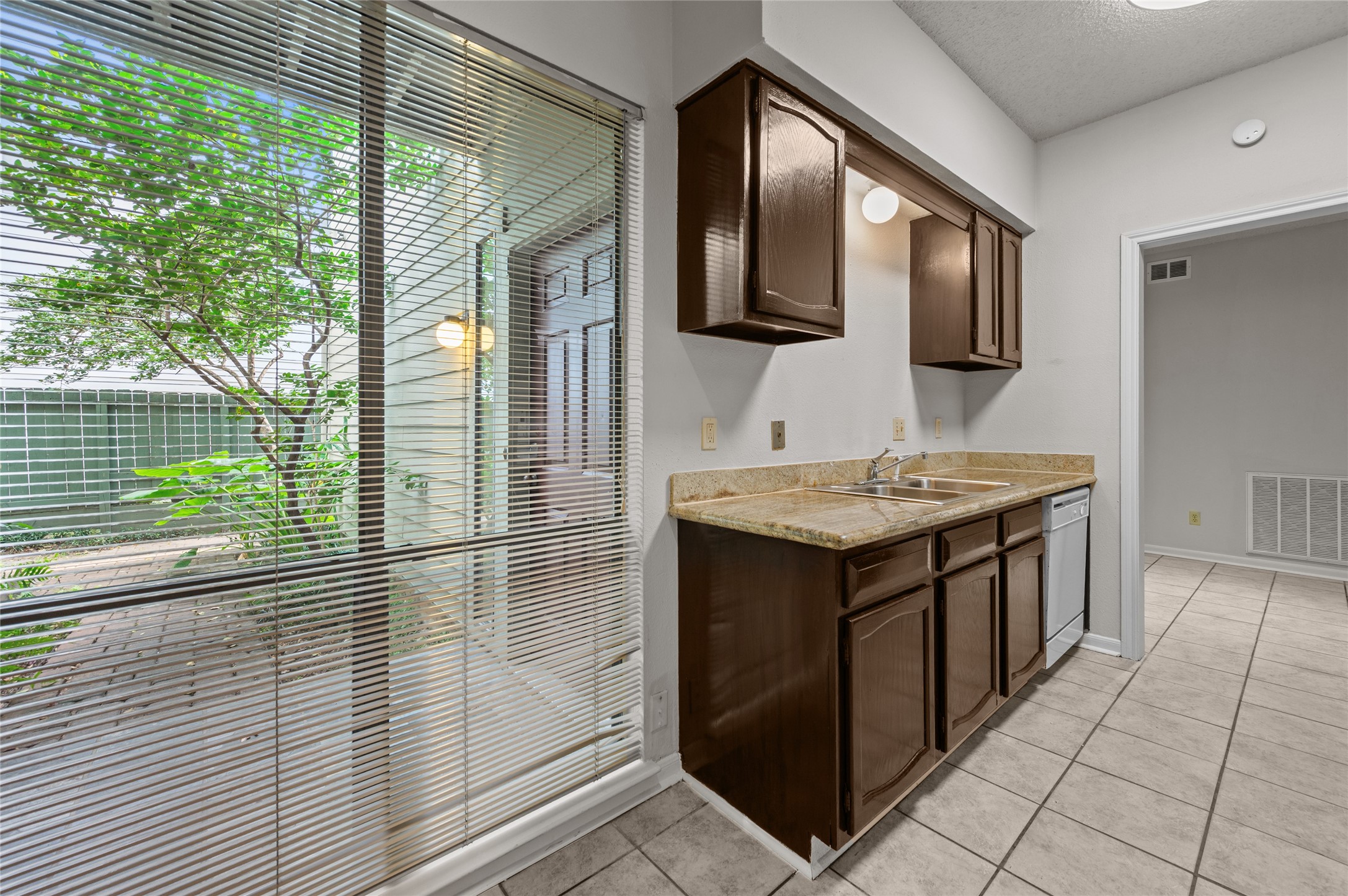 5718 Val Verde Street, Unit 1 Houston, TX 77057 - Photo 8 of 18