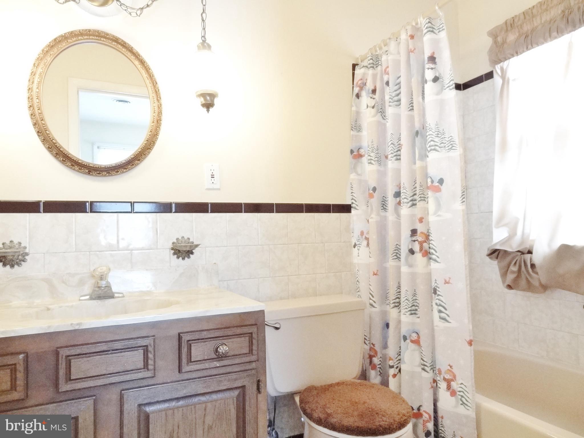 5610 Berwyn Road Berwyn Heights, MD 20740 - Photo 14 of 23 Upper level bath