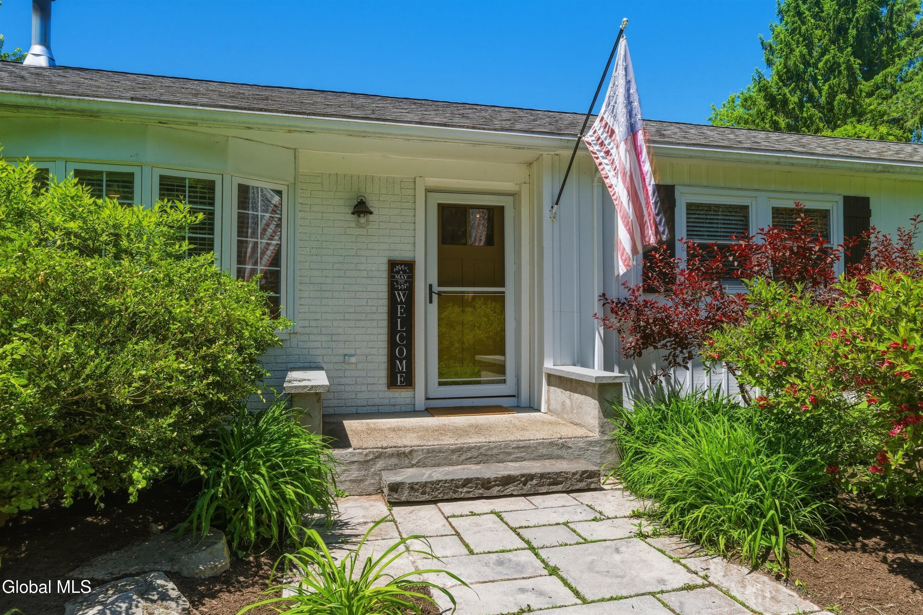 704 Tanner Road Clifton Park, NY 12065 - Photo 4 of 40 1