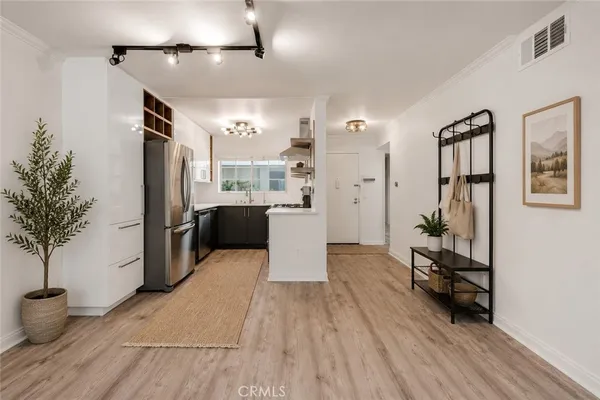 $550,000 | 5550 Owensmouth Avenue, Unit 104, Woodland Hills, CA 91367