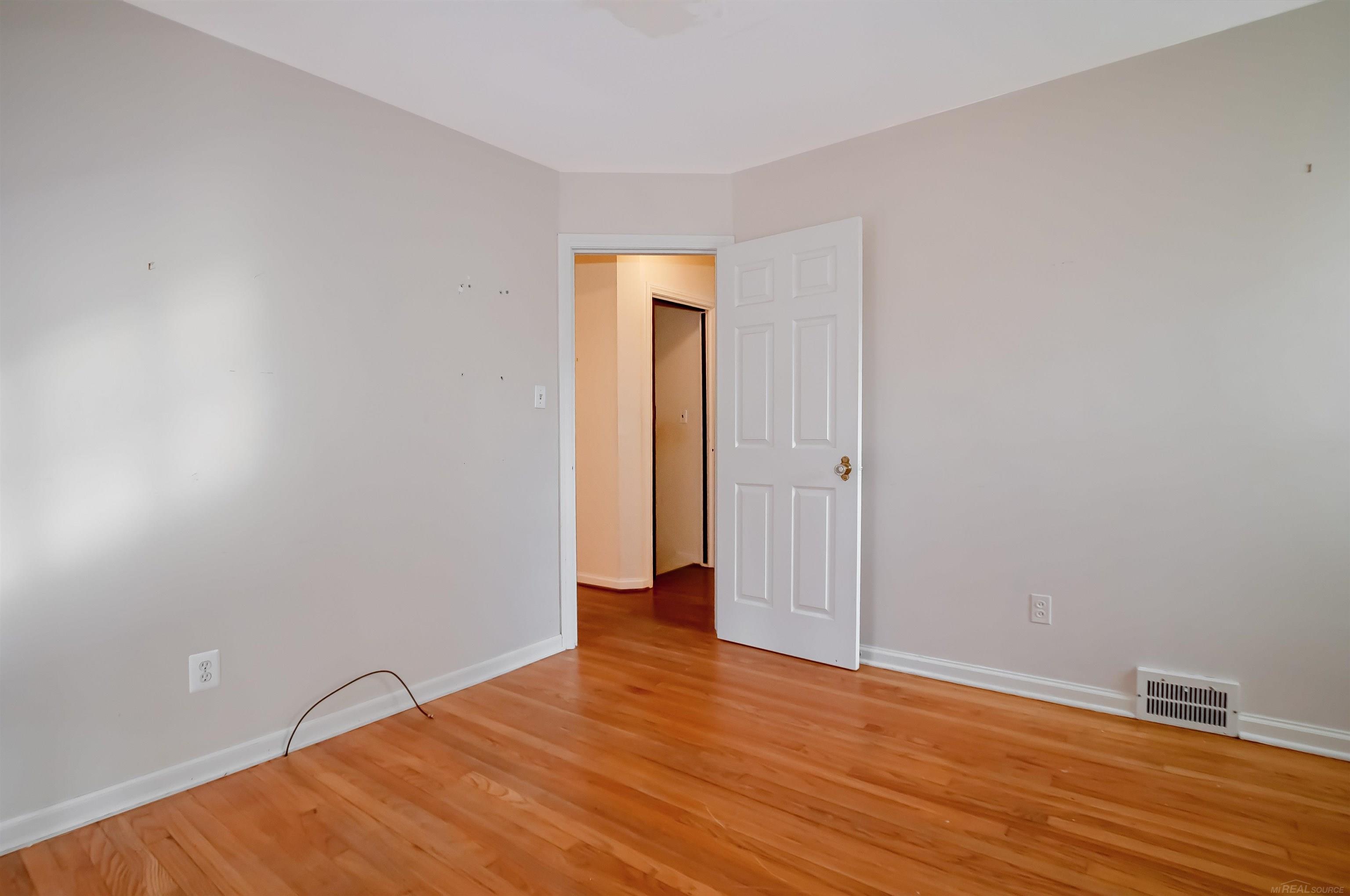 83 Vernier Road Grosse Pointe, MI 48236 - Photo 16 of 32 50099214-15.JPG