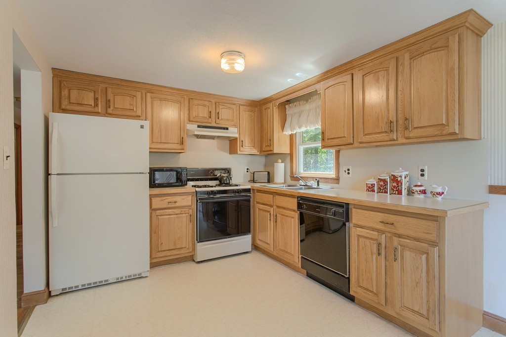21 Jef Road Billerica, MA 01821 - Photo 8 of 30