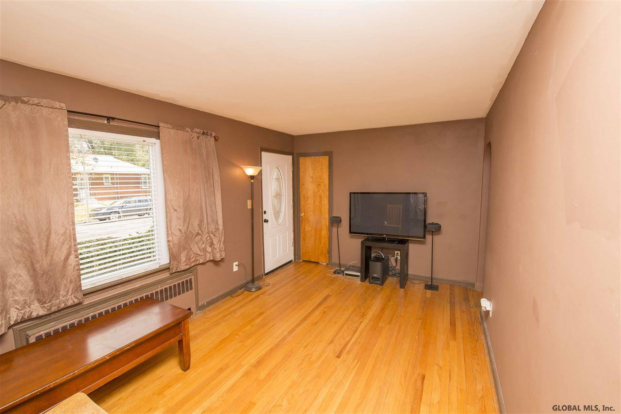 17 Birch Tree Road Colonie, NY 12205 - Photo 5 of 15 Photo 5