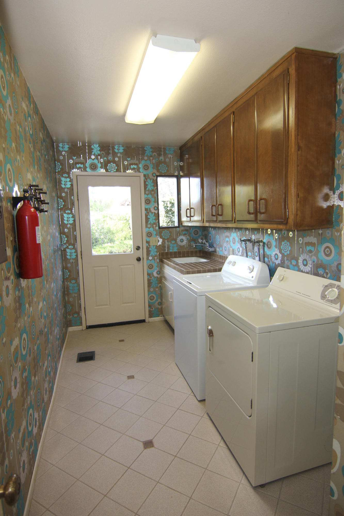 5280 Austin Road Santa Barbara, CA 93111 - Photo 17 of 31 Inside Laundry
