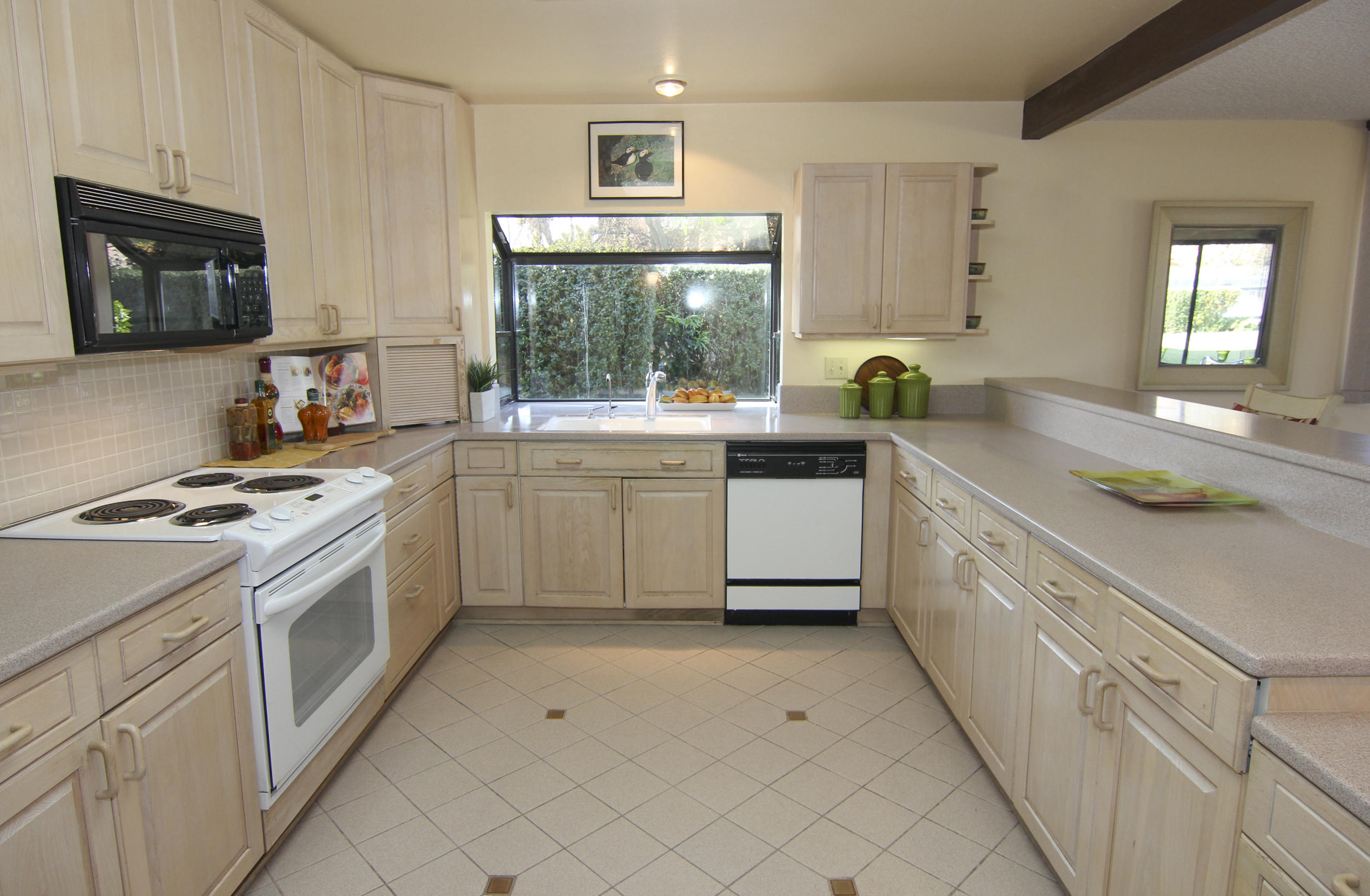 5280 Austin Road Santa Barbara, CA 93111 - Photo 9 of 31 Kitchen