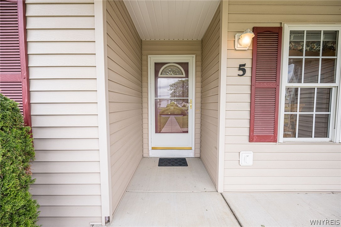 5 Alexander Parkway Pendleton, NY 14120 - Photo 3 of 49 Front Door