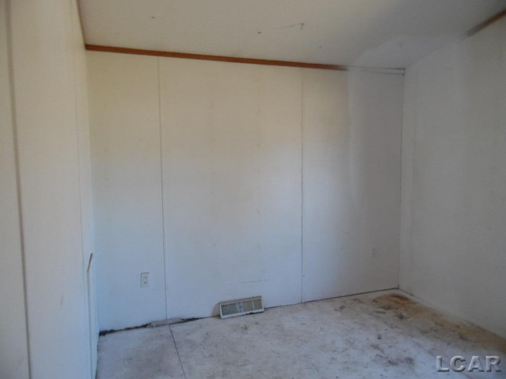 12011 Wooden Road Hanover, MI 49241 - Photo 11 of 14 31343505-10.JPG