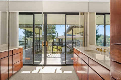 $1,800,000 | 241 Henry Station Road, Ukiah, CA 95482