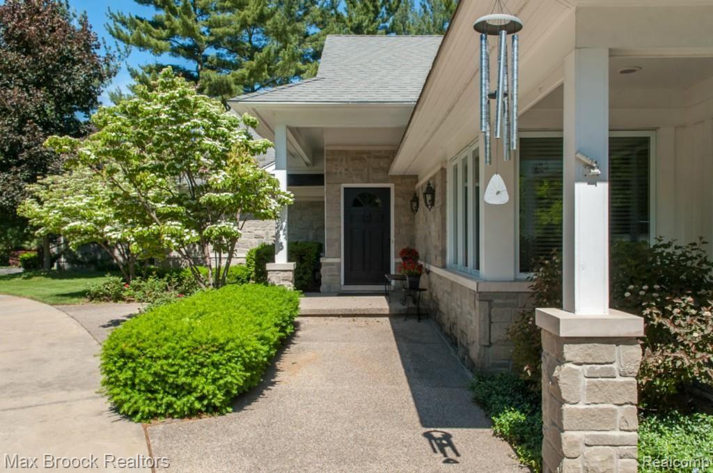 3790 West Maple Road Bloomfield Hills, MI 48301 - Photo 3 of 36 03DSC_7702.jpg