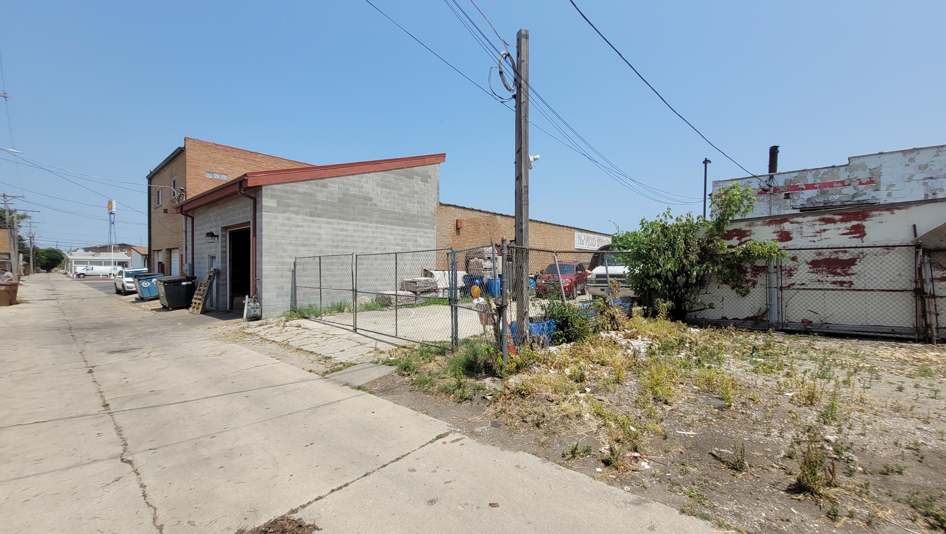 5416 South Harlem Avenue Summit, IL 60501 - Photo 4 of 8 a house view with a outdoor space