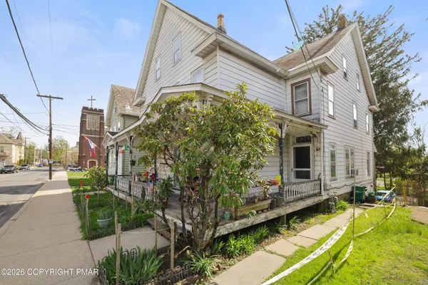 $299,900 | 39 Lackawanna Avenue, East Stroudsburg, PA 18301