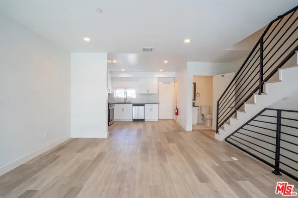 $3,950 | 608 North Gramercy Place, Los Angeles, CA 90004