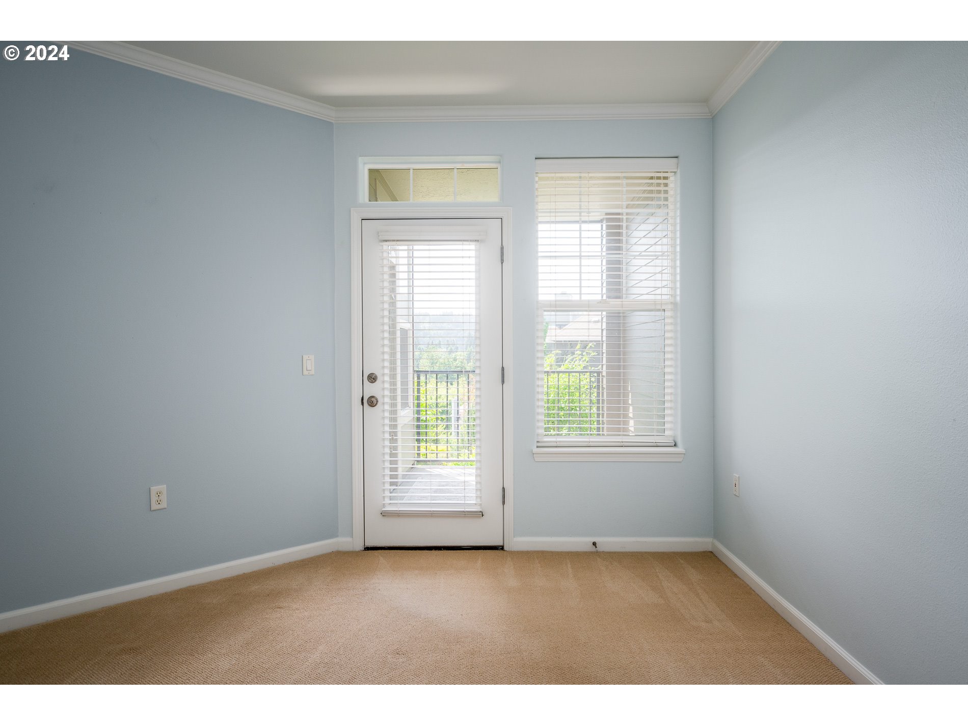 2395 Snowberry Ridge Court West Linn, OR 97068 - Photo 14 of 37 an empty room with window