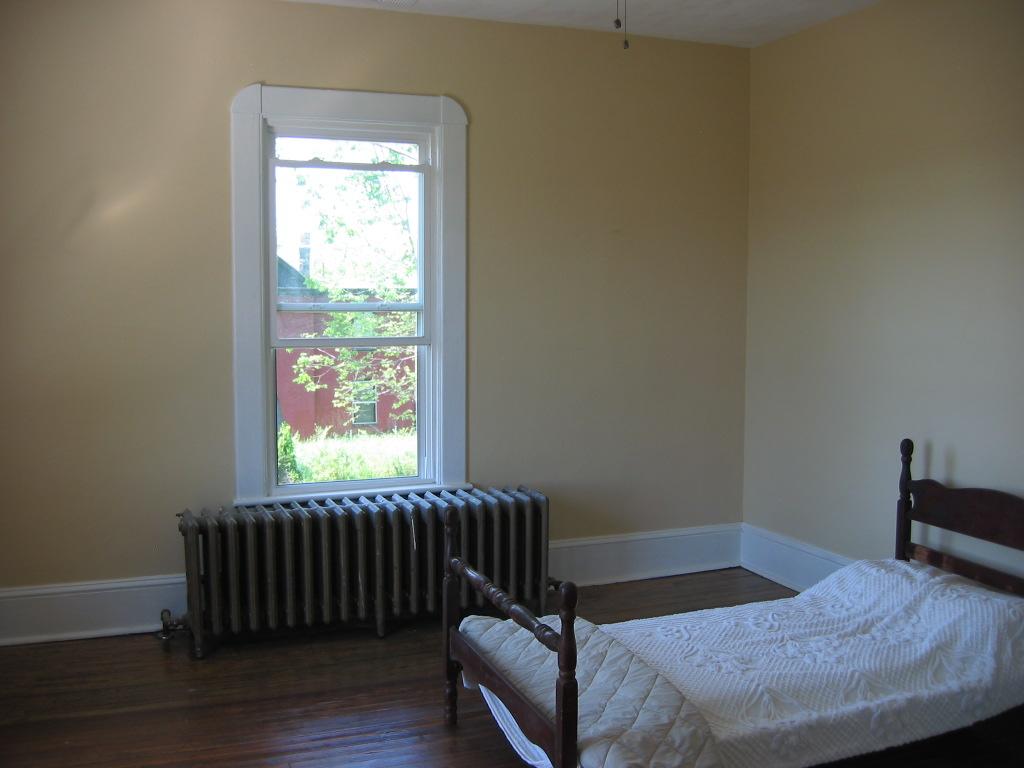 1813 Rorer Avenue Southwest Roanoke, VA 24016 - Photo 14 of 15 BEDROOM