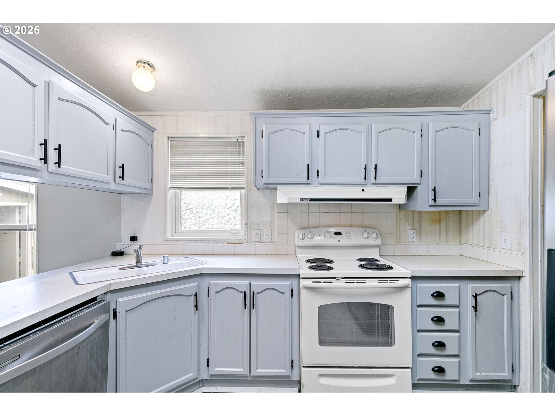 2150 Laura Street, Unit 222 Springfield, OR 97477 - Photo 8 of 36 Kitchen