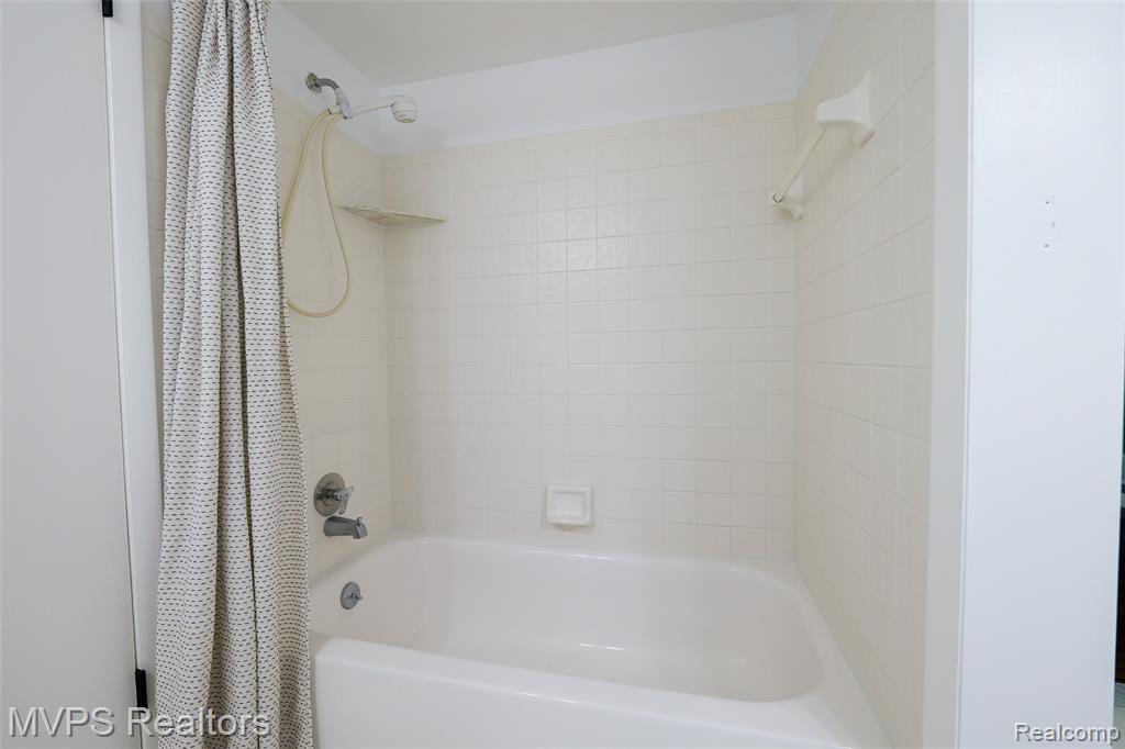 804 Oak Brook Ridge Drive, Unit 149 Rochester, MI 48307 - Photo 20 of 31