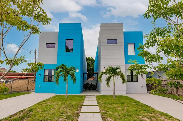 a view of a yard front of house