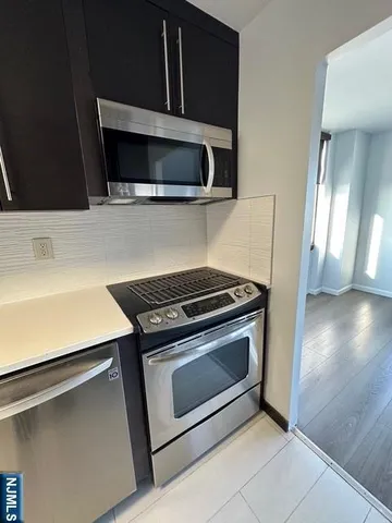 $3,600 | 770 Anderson Avenue, Unit 20E, Cliffside Park, NJ 07010