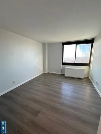 $3,450 | 770 Anderson Avenue, Unit 20E, Cliffside Park, NJ 07010
