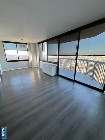 $3,450 | 770 Anderson Avenue, Unit 20E, Cliffside Park, NJ 07010