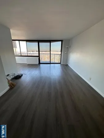 $3,450 | 770 Anderson Avenue, Unit 20E, Cliffside Park, NJ 07010