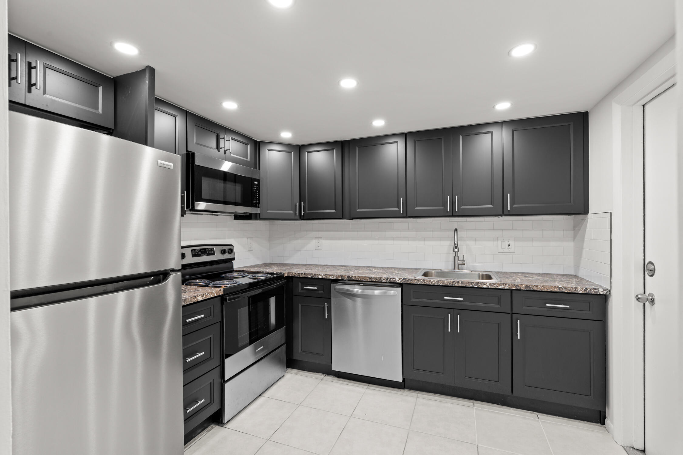 626 Northwest 13th Street, Unit 310 Boca Raton, FL 33486 - Photo 3 of 24 DSC05311