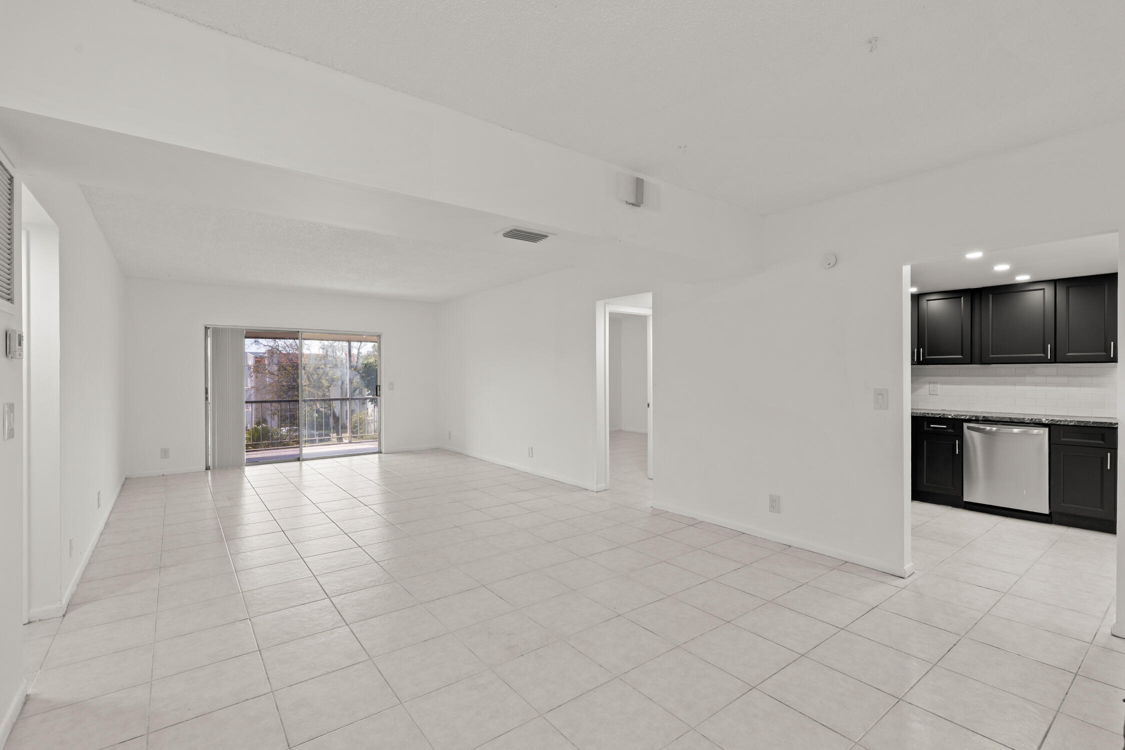 626 Northwest 13th Street, Unit 310 Boca Raton, FL 33486 - Photo 4 of 24 DSC05299