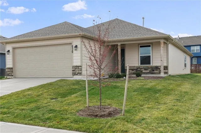 $321,790 | 2288 Woodfield Drive, Tonganoxie, KS 66086