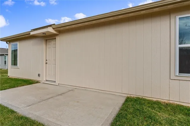 $321,790 | 2288 Woodfield Drive, Tonganoxie, KS 66086