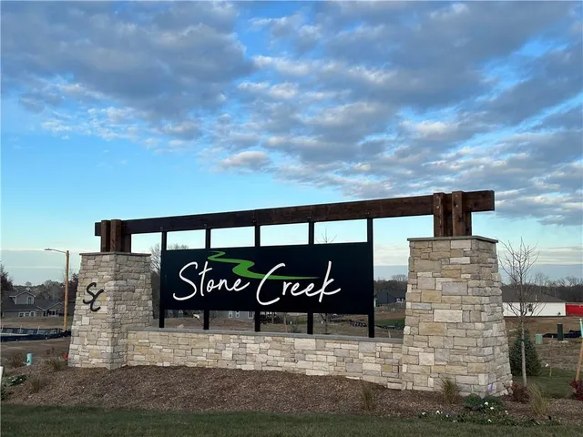 $321,790 | 2288 Woodfield Drive, Tonganoxie, KS 66086