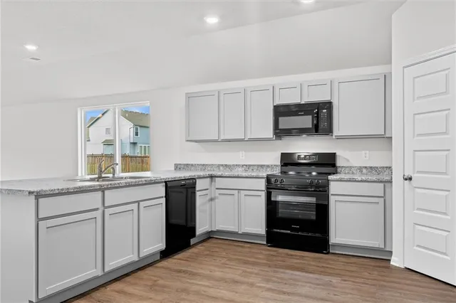 $321,790 | 2288 Woodfield Drive, Tonganoxie, KS 66086