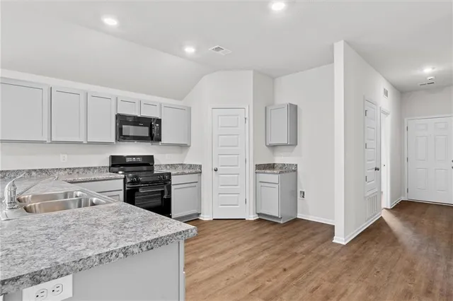 $321,790 | 2288 Woodfield Drive, Tonganoxie, KS 66086