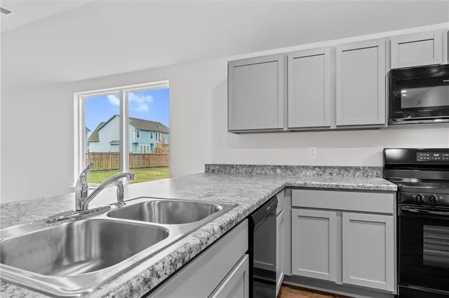 $321,790 | 2288 Woodfield Drive, Tonganoxie, KS 66086