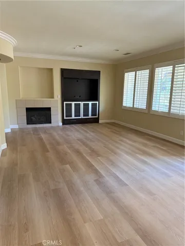 a view of a livingroom with a fireplace