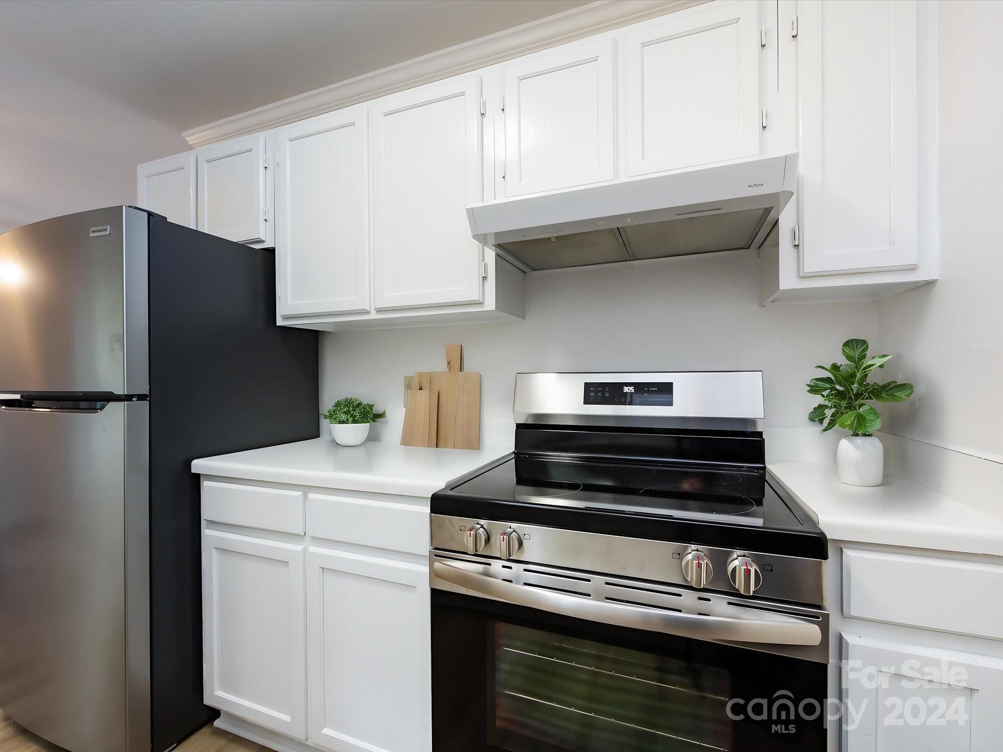430 Queens Road, Unit 112 Charlotte, NC 28207 - Photo 10 of 19 a kitchen with appliances and cabinets