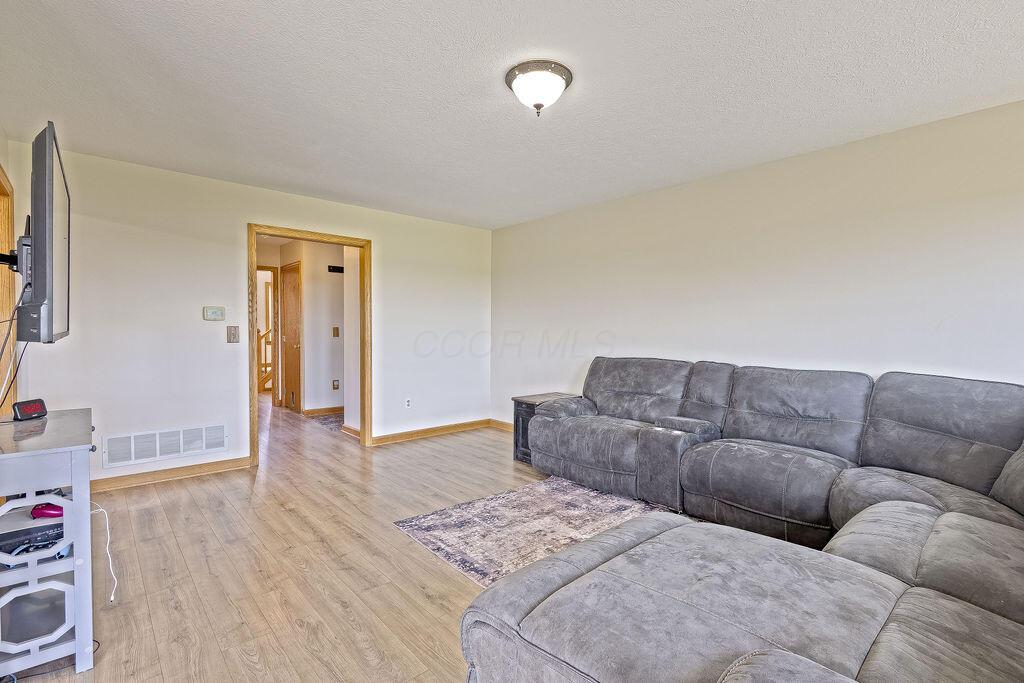 1050 Eckard Road Centerburg, OH 43011 - Photo 11 of 49
