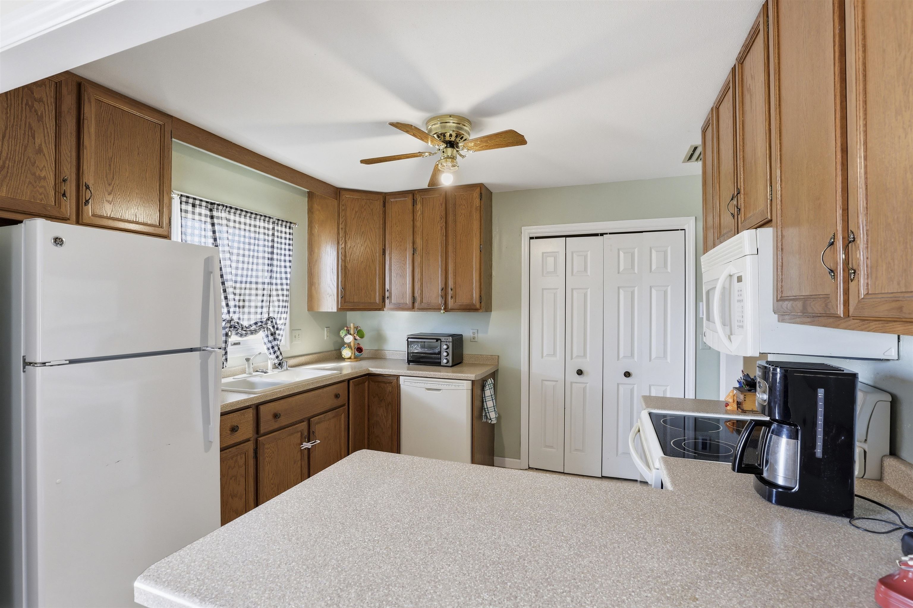 2302 Wisconsin Street Oshkosh, WI 54901 - Photo 11 of 20