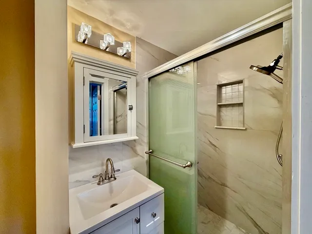 $2,950 | 12 Hall Place, Unit 1, Quincy, MA 02169