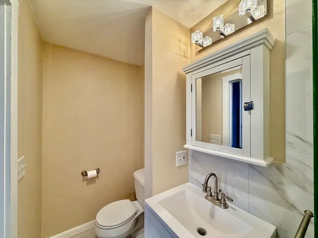 $2,950 | 12 Hall Place, Unit 1, Quincy, MA 02169